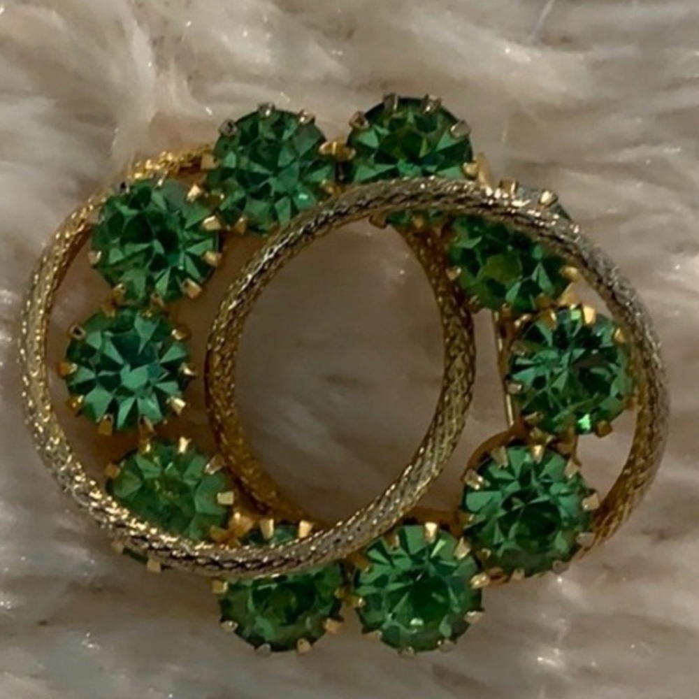 Vintage, gold, Peridot vintage brooch! #A405